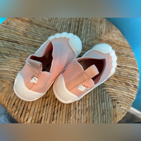 Brand new SK Six toddler water shoes in pink and white - Picture 2 of 5